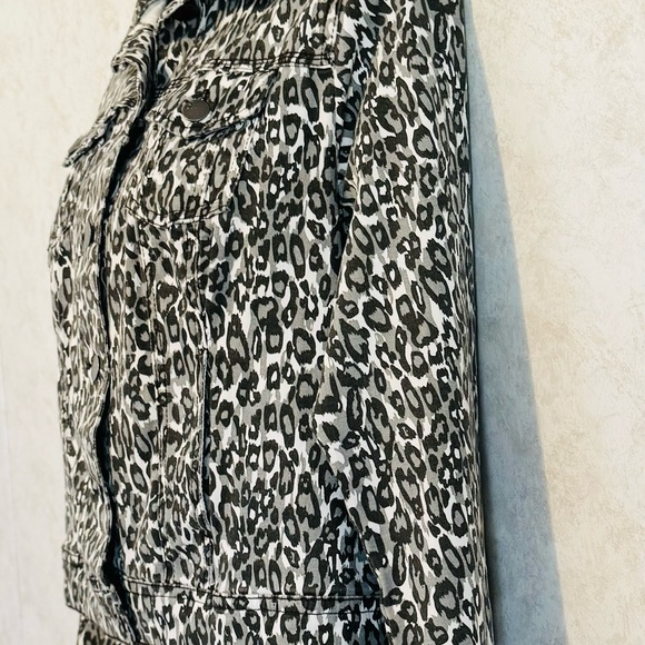 d. Jeans Animal Leopard Print Stretch Denim Trucker Jacket Pockets Size Small - Picture 3 of 16